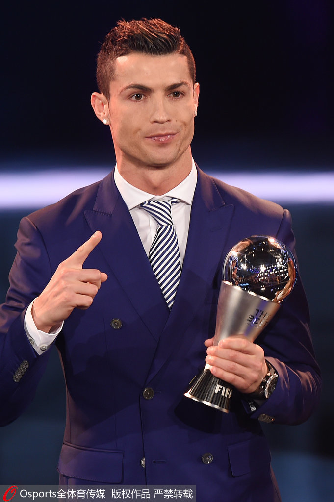 斩获皇马生涯首球，赫伊森是本赛季西甲进球最年轻的后卫（赫伊森迎皇马处子球，成本季西甲最年轻破门后卫）