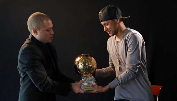 奥尔莫vs阿拉维斯全场数据：梅开二度+5次关键传球，获评9.5分