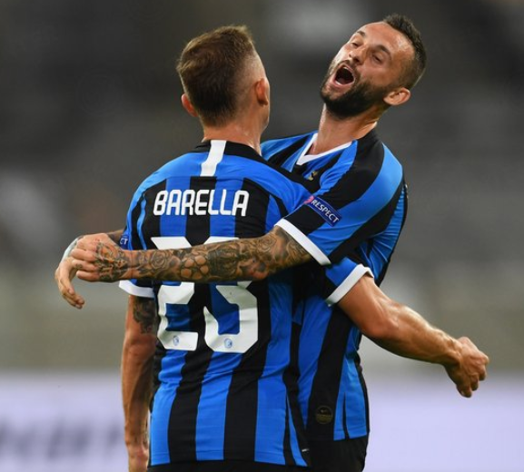 皇马名宿：球队不能被维尼修斯牵着鼻子走，没人把他绑在这（皇马名宿：球队不该被维尼修斯左右，他并非被迫留队）