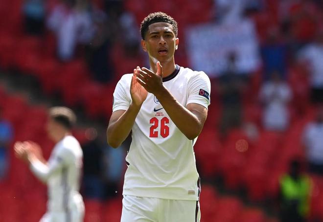 美媒：东契奇直接开着布加迪跑车来到今日与独行侠的比赛现场