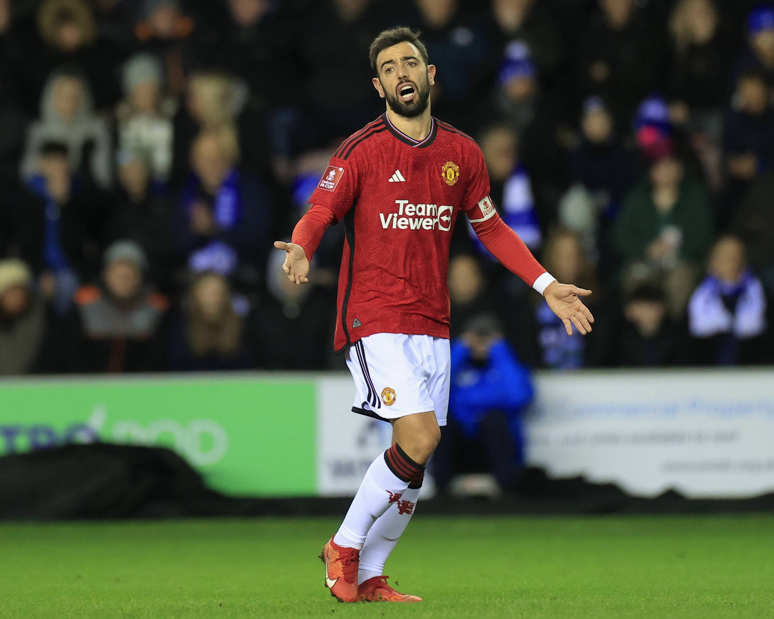 邮报：贝林厄姆兄弟的父亲在英格兰有影响力，英足总不想和他冲突（英媒曝：贝林厄姆兄弟之父在英格兰颇具影响力，英足总不愿与其发生冲突）